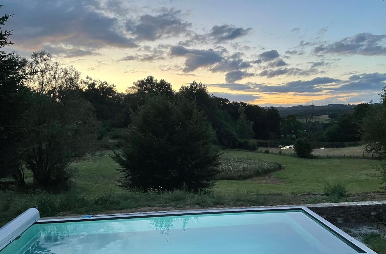 Une Pause En Correze Sarroux Екстериор снимка